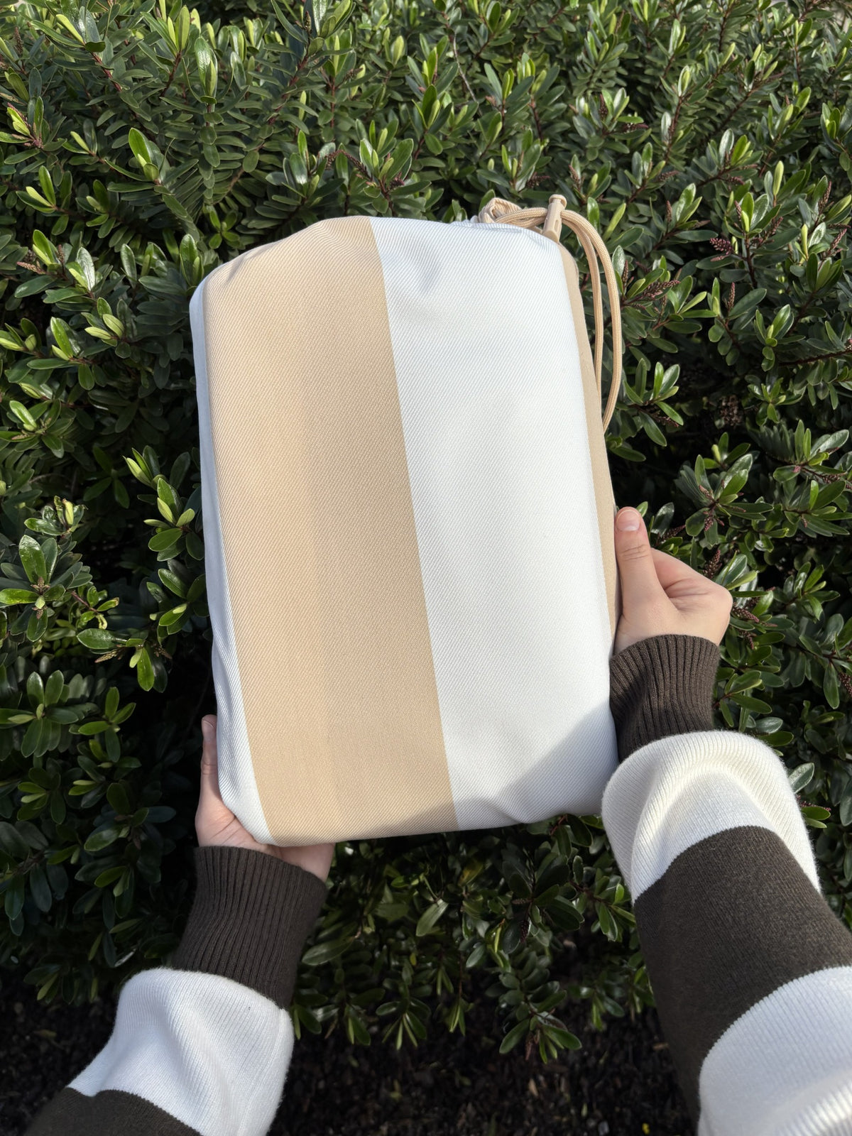 The included matching drawcord storage bag